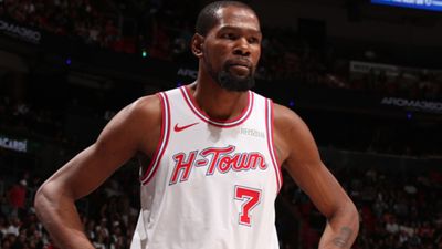 Kevin Durant takes over Lakers legend to reach a major career milestone Kevin Durant takes over Lakers legend to reach a major career milestone