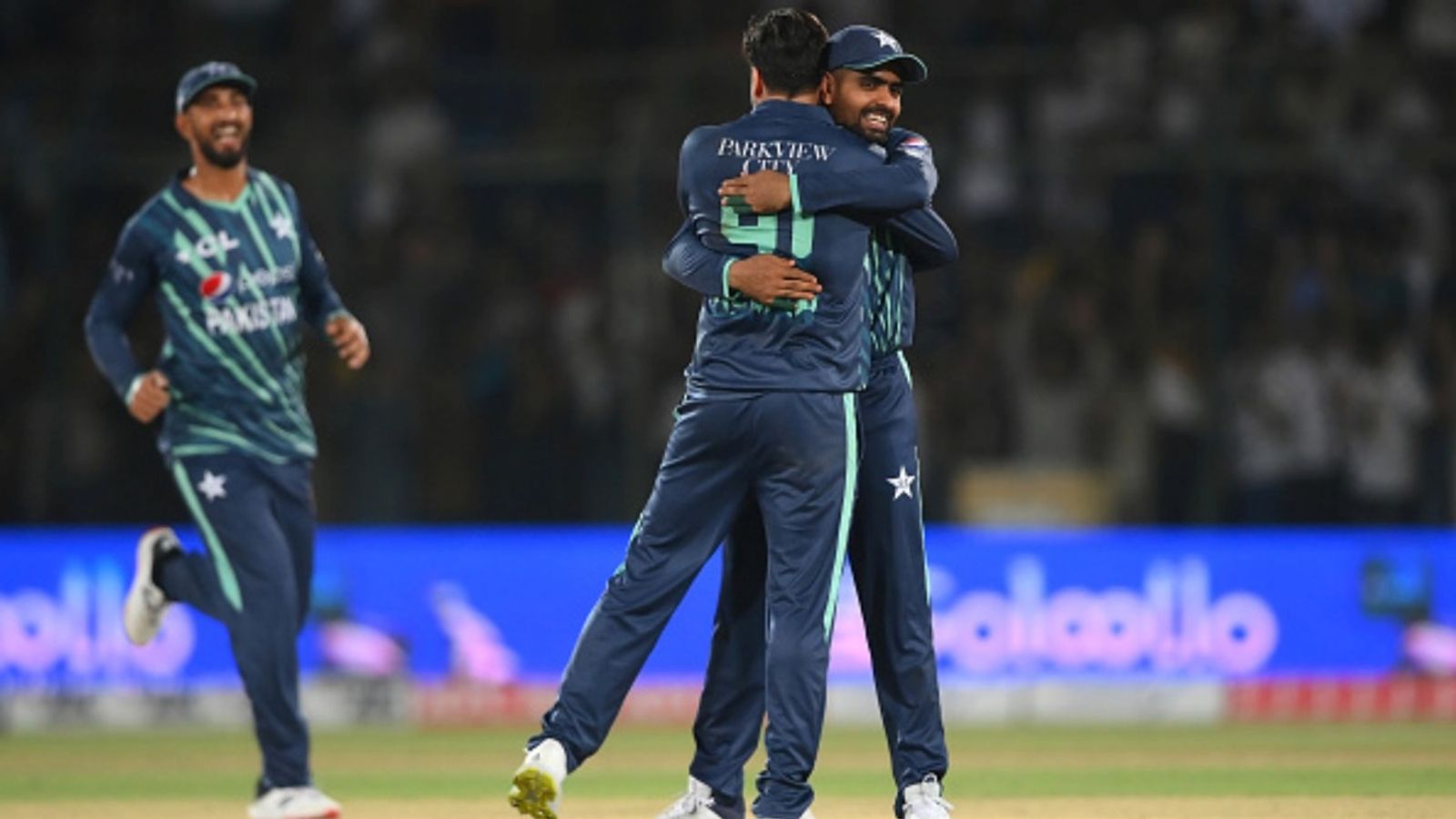 Pakistan spinner with 31 T20I wickets takes U-turn on retirement hours after T20 World Cup 2026 exit Usman Qadir of Pakistan celebrates the wicket of Dawid Malan of England with Babar Azam during the 1st T20I at Karachi National Stadium on September 20, 2022 in Karachi, Pakistan.