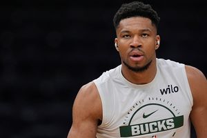 Milwaukee Bucks injury report: Get the latest update on Giannis Antetokounmpo's status ahead of game vs Bulls SportsTak
