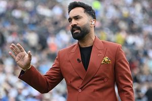 'Both you fossils...': Dinesh Karthik roasts Hussain, Atherton over Pakistan's elimination from T20 World Cup SportsTak