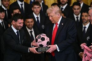 Lionel Messi meets US President Donald Trump at White House to celebrate Inter Miami's 2025 MLS Cup triumph SportsTak