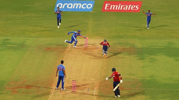 Jacob Bethell of England is run out as Sanju Samson of India removes the bails during the ICC Men's T20 World Cup India & Sri Lanka 2026 Semi-Final match between India and England at Wankhede Stadium on March 05, 2026 in Mumbai, India. (Getty)