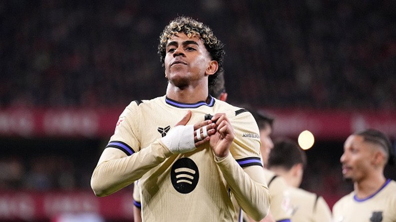 Barcelona midfielder explains what steps Lamine Yamal needs to take to achieve more success Lamine Yamal in the frame.