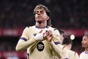 Barcelona midfielder explains what steps Lamine Yamal needs to take to achieve more success SportsTak