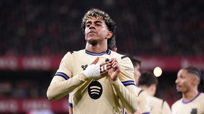 Barcelona midfielder explains what steps Lamine Yamal needs to take to achieve more success SportsTak