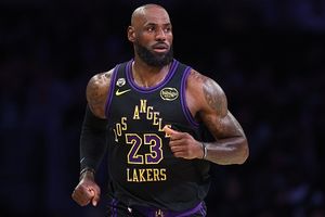 LA Lakers injury report: MASSIVE update on LeBron James ahead of game vs Knicks SportsTak