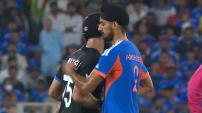 WATCH: Arshdeep Singh, Daryl Mitchell involved in heated exchange during T20 World Cup 2026 final Daryl Mitchell and Arshdeep Singh (X)
