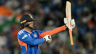 'Shubman wasn't around, so I walked up to...': Abhishek Sharma reveals he used this teammate's bat to score 52 in final Abhishek Sharma