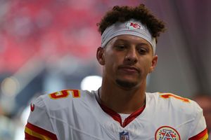 Watch: Mahomes arrives at Big 12 game with noticeable limp 3 months after ACL surgery, raising concerns about his health SportsTak