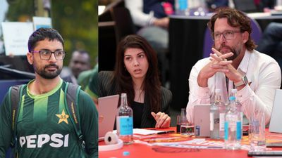 'Very pleased to get him...': Sunrisers Leeds breaks silence on picking Pakistan's Abrar Ahmed in Hundred auction Abrar Ahmed along with Kaviya Maran, Chief Executive of Sunrisers Leeds and Daniel Vettori, Head Coach of Sunrisers Leeds (Getty)