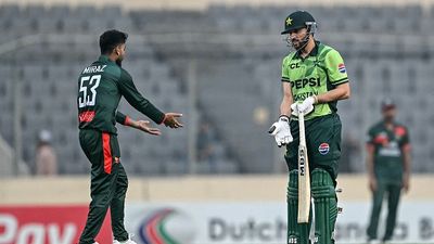 Watch: Big fight erupts, Salman Agha loses cool after school-boy-error leads to bizarre run-out Pakistan's Salman Agha (R) speaks with Bangladesh's captain Mehidy Hasan Miraz in this frame. (Getty)