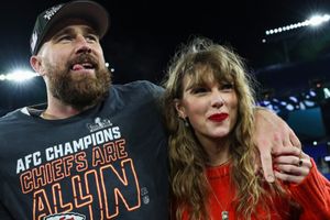Taylor Swift and Travis Kelce spark fresh buzz with unexpected family moment SportsTak
