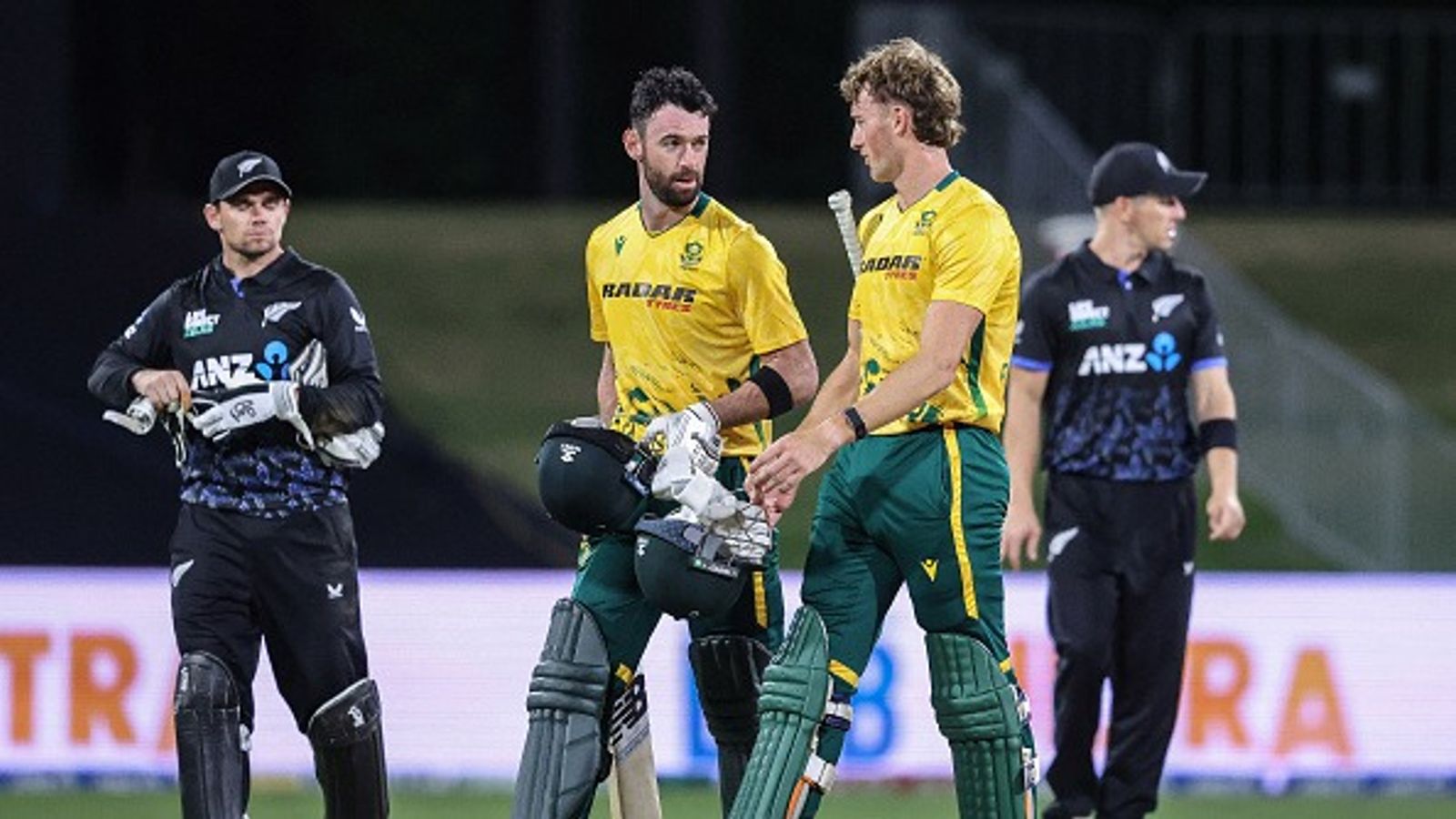 NZ vs SA: South Africa crush New Zealand by seven wickets to take 1-0 lead in T20I series outh Africa's Connor Esterhuizen (C) and Dian Forrester (R) walk off the field after winning the first Twenty20 international cricket match between New Zealand and South Africa (Getty)