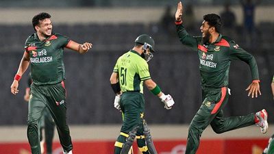 Bangladesh notch thrilling 11-run win over Pakistan to seal ODI series 2-1 Bangladesh's Taskin Ahmed (L) celebrates with teammates after taking the wicket of Pakistan's Sahibzada Farhan (C) in this frame. (Getty)