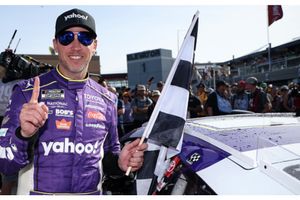 Denny Hamlin delivers heartfelt tribute to his late father after Las Vegas win SportsTak