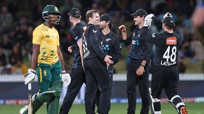 NZ vs SA: Devon Conway's fifty and bowlers star as New Zealand hammer South Africa by 68 runs New Zealand's Lockie Ferguson (C) celebrates the wicket of South Africa's Nqobani Mokoena (L) during the second Twenty20 international cricket match between New Zealand and South Africa (Getty)