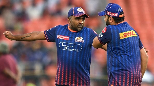 Mumbai Indian's head coach Mahela Jayawardene (L) speaks with player Rohit Sharma before the start of the Indian Premier League (IPL) (Getty)