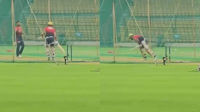 Watch: Bhuvneshwar Kumar stuns Virat Kohli with unplayable yorker ahead of IPL 2026 Bhuvneshwar Kumar stuns Virat Kohli with unplayable yorker ahead of IPL 2026. (Screenshot)