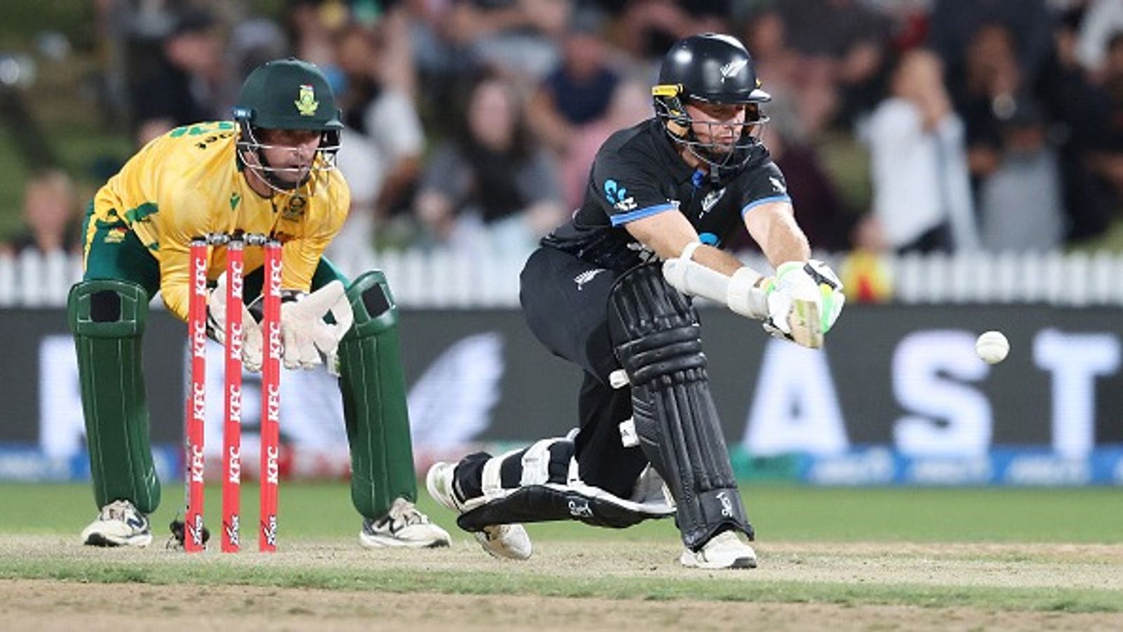 Tom Latham-inspired New Zealand thrash South Africa by eight wickets in 3rd T20I to lead series 2-1 New Zealand's Tom Latham (R) plays a shot as South Africa's Connor Esterhuizen looks on in this frame. (Getty)