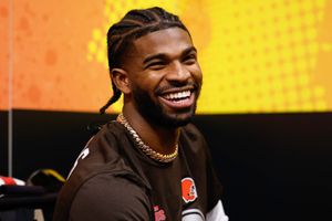 Shedeur Sanders brings back collegiate magic with bold change ahead of new season SportsTak