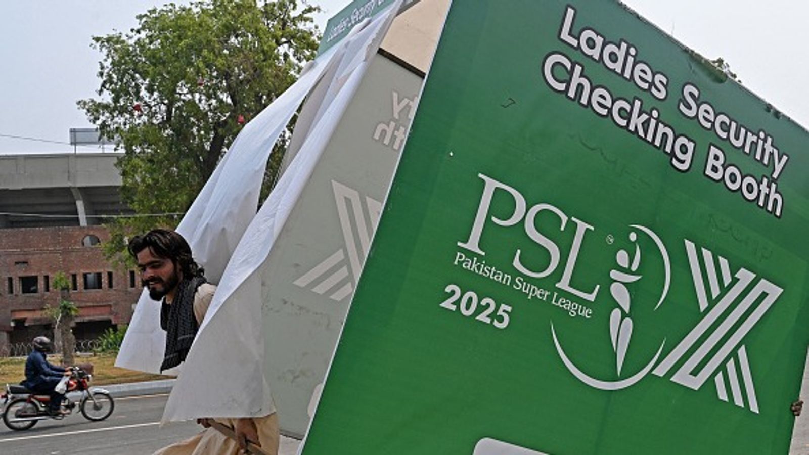 Crisis for PCB as PSL shifted behind closed doors, reduced to 2 venues; opening ceremony cancelled Crisis for PCB as PSL shifted behind closed doors, reduced to 2 venues; opening ceremony cancelled. (Getty)