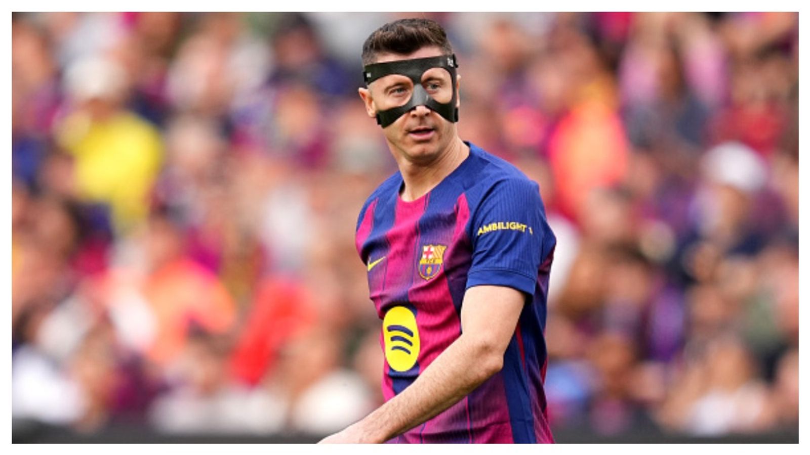 Robert Lewandowski discusses Barcelona future amid growing contract talks Robert Lewandowski in the frame (via Getty)