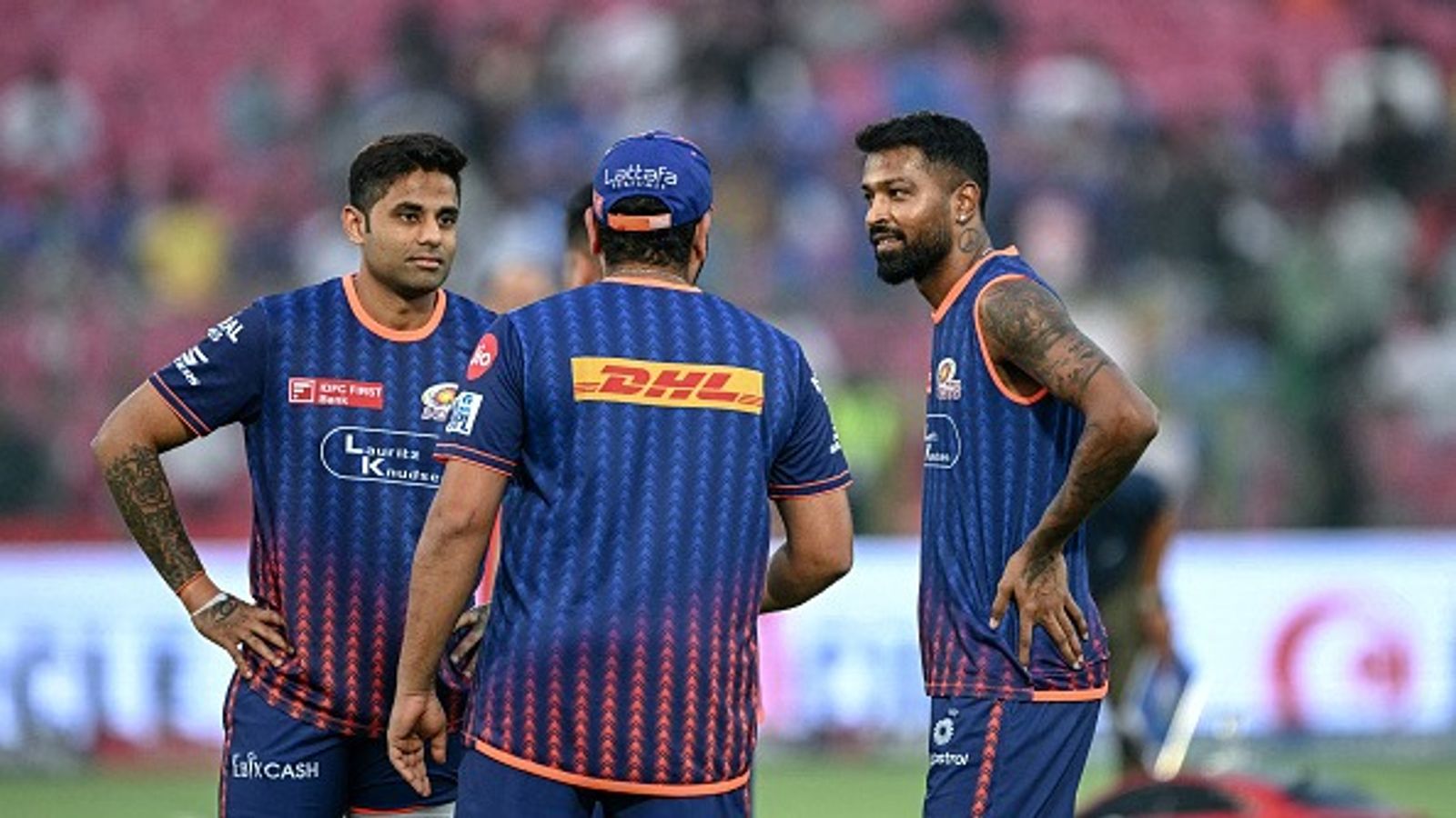 Hardik Pandya advised to hand over Mumbai Indians captaincy to Suryakumar Yadav ahead of IPL 2026 Mumbai Indians' captain Hardik Pandya (R) speaks with teammates Suryakumar Yadav (L) and Rohit Sharma as they warm up before the start of the Indian Premier League (Getty)