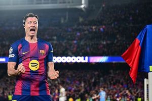 Robert Lewandowski opens up on not taking penalties at Barcelona, says 'there’s a lack of confidence' SportsTak