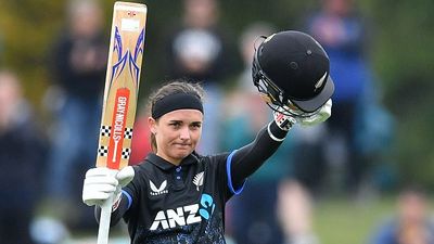 New Zealand captain slams 2nd T20I century within few weeks, takes 2/6 as South Africa lose series 4-1 Amelia Kerr