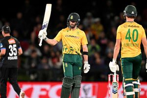 South Africa's lesser-known wicketkeeper slams 6 sixes in 33-ball 75, visitors beat New Zealand in decider by 33 runs SportsTak