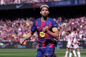 Amid interest from Liverpool, Barcelona make stance clear on Ronald Araujo SportsTak