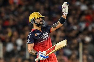 'Tu to Allan Donald bana hua hai': Kohli left amazed by RCB all-rounder's peach of a delivery during nets SportsTak
