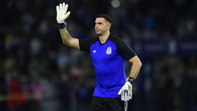 After 2-1 win over Mauritania, Emiliano Martinez SLAMS Argentina's poor performance SportsTak