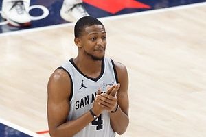 San Antonio Spurs injury report: Massive change in De'Aaron Fox's status ahead of game vs Bucks SportsTak