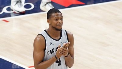 San Antonio Spurs injury report: Massive change in De'Aaron Fox's status ahead of game vs Bucks SportsTak