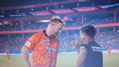 Watch: Klaasen engages in heated exchange with 4th umpire after Salt's catch during RCB vs SRH IPL 2026 clash Heinrich Klaasen engages in heated exchange with 4th umpire after Salt's catch during RCB vs SRH IPL 2026 clash. (Screenshot)