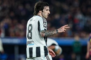 Manchester United plotting move for Newcastle United star midfielder, his name is... SportsTak