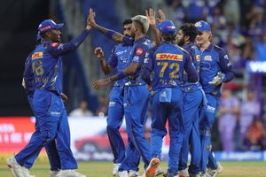 'He's not a bowler who gets intimidated, even when attacked': Irfan Pathan lavishes immense praise on this MI star SportsTak