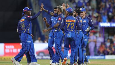 'He's not a bowler who gets intimidated, even when attacked': Irfan Pathan lavishes immense praise on this MI star Mumbai Indians' players celebrate in this frame. (X)
