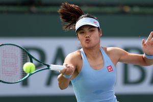 Emma Raducanu at a crossroads: Expert reveals what lies ahead: "I have doubts" SportsTak