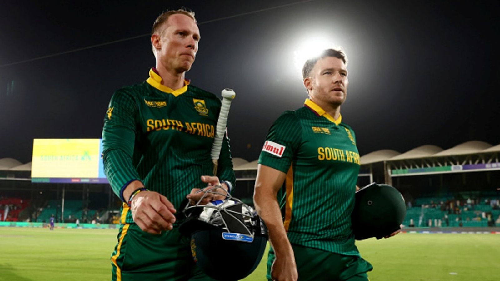 South Africa batter announces retirement from international cricket after central contract snub Rassie van der Dussen of South Africa speaks with teammate David Miller as they leave the field after defeating England during the ICC Champions Trophy 2025 match at National Stadium on March 01, 2025 in Karachi, Pakistan.