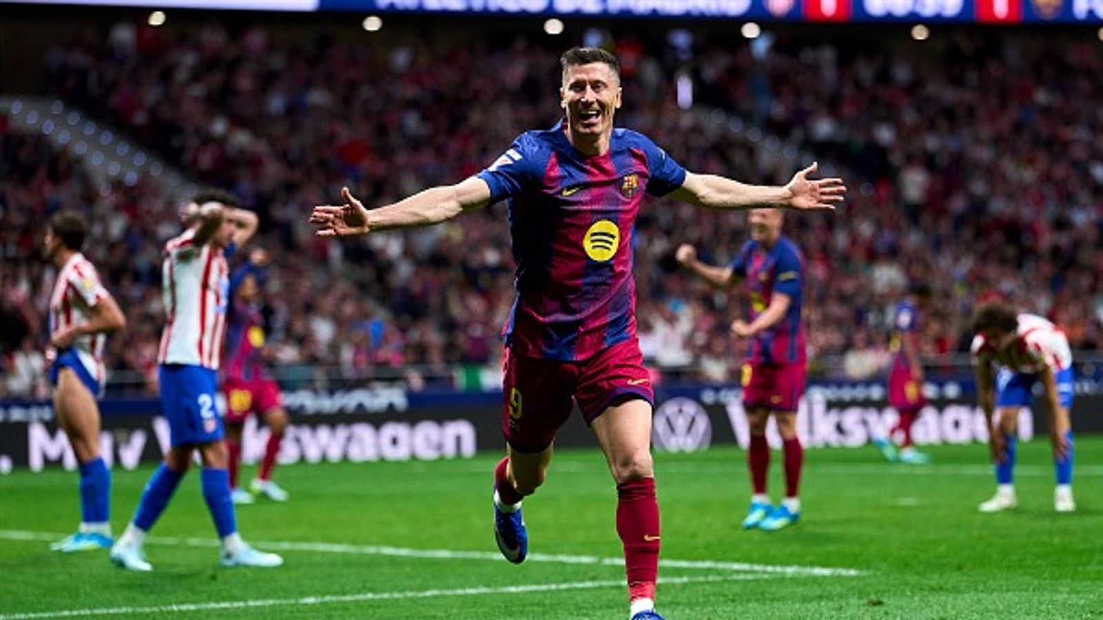 Late Robert Lewandowski strike seals crucial 2-1 win for Barcelona over Atletico Madrid Robert Lewandowski in the frame.