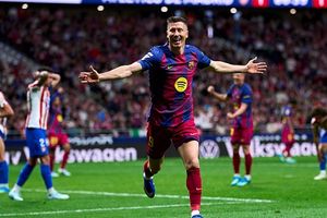 Late Robert Lewandowski strike seals crucial 2-1 win for Barcelona over Atletico Madrid SportsTak