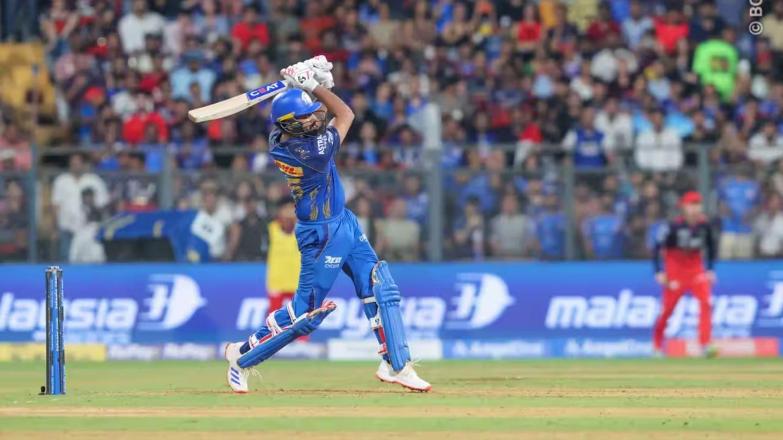 IPL 2026: Big blow for MI as Sherfane Rutherford confirms Rohit Sharma’s hamstring concern Rohit FitnessUpdates: Rohit Sharma in the frame (IPL).