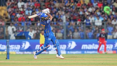 IPL 2026: Big blow for MI as Sherfane Rutherford confirms Rohit Sharma’s hamstring concern SportsTak