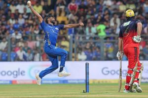 'When you can't bowl overs on...': Ashwin explains Bumrah's wicketless run, MI pacer gets Steyn's support too SportsTak