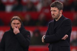 Michael Carrick slams refereeing decisions as "One of the Worst" after Man United's home defeat to Leeds SportsTak