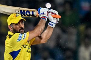 MI's 3-time IPL winner advices CSK to play MS Dhoni as an impact player vs KKR SportsTak