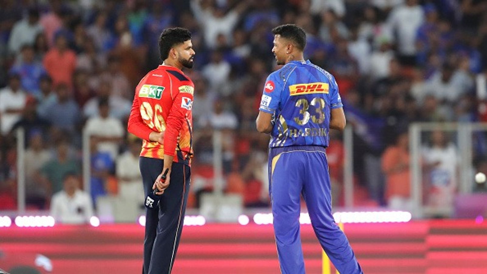 MI vs PBKS Live Streaming, Match Details, Playing XI, Head-to-Head in IPL & Weather Report Shreyas Iyer of Punjab Kings (L) and Hardik Pandya of Mumbai Indians at the toss during the 2025 IPL match between Punjab Kings and Mumbai Indians (Getty)