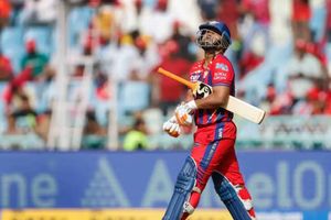 'Don't think bowlers are getting Rishabh out': Navjot Singh Sidhu postmortems Pant's form after LSG's defeat vs RCB SportsTak